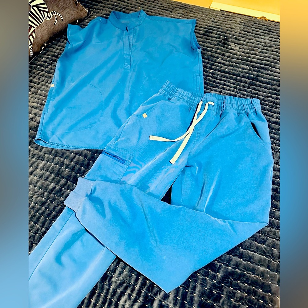 FIGS scrubs, Rafaella top and 2 pair of pants, Zamora joggers and uman joggers.
